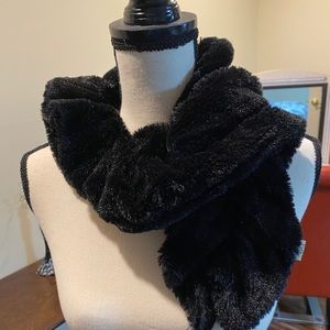 Faux fur ruffle scarf